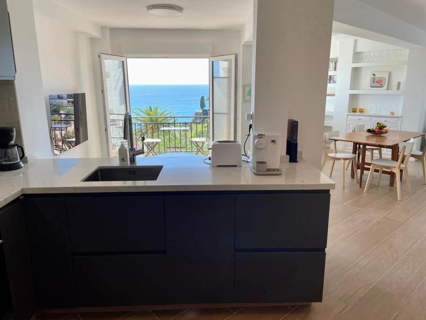 נרחה Luxury Sea View 2 Bedroom Apartment By Maison Jaken מראה חיצוני תמונה